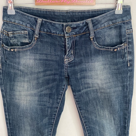 (A54) Denim jeans with studded heart accents on front pockets, Size 30 - Picture 3 of 10